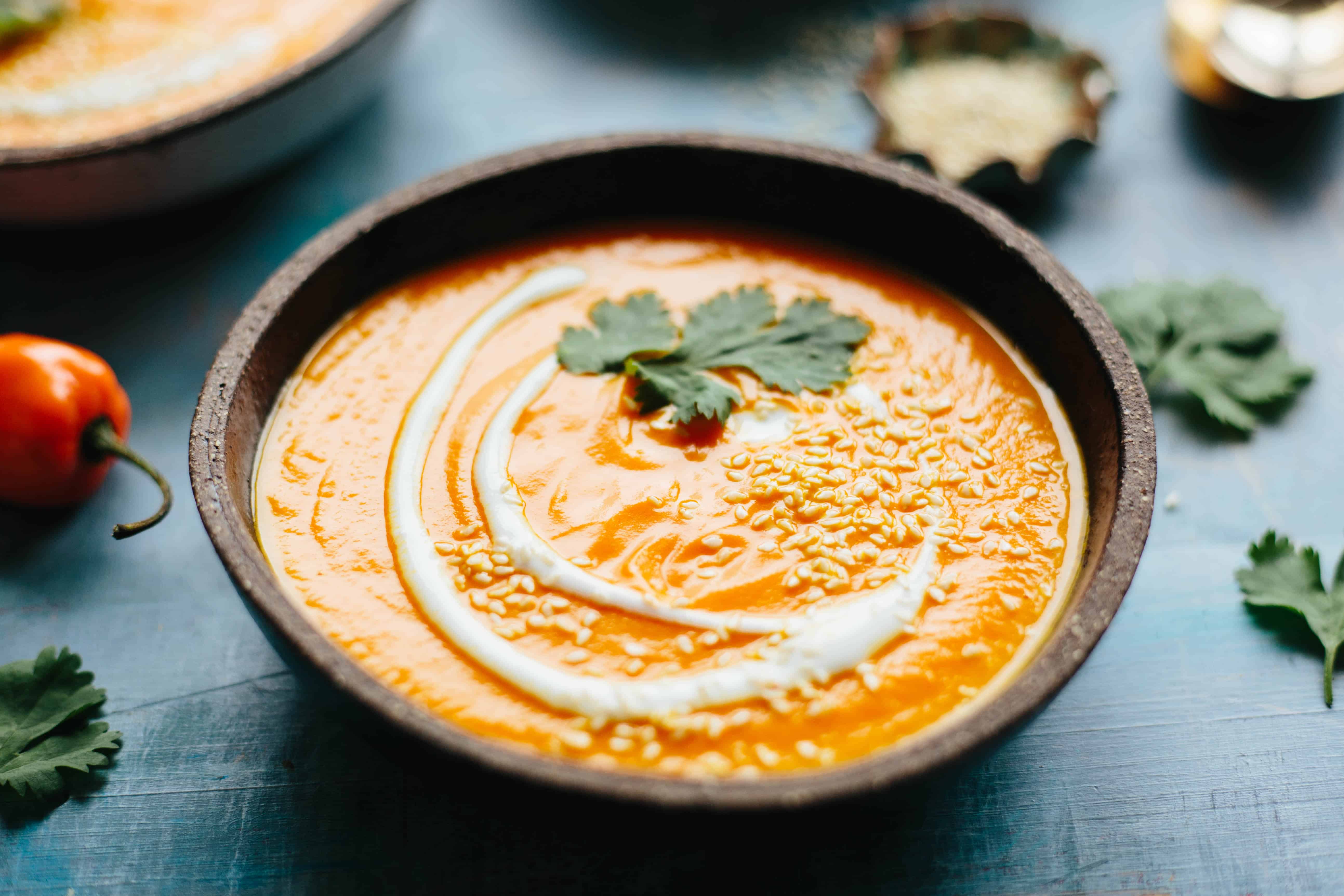 20 Minute Spicy Carrot Soup with Yogurt + Sesame! It's gluten free, vegan friendly, mildly spiced, smooth, creamy and totally delicious! A warming winter soup perfect for snow days! #spicy #easy #carrot #soup #habanero #recipe #yogurt #sesame #glutenfree #vegan #plantbased | ColeyCooks.com