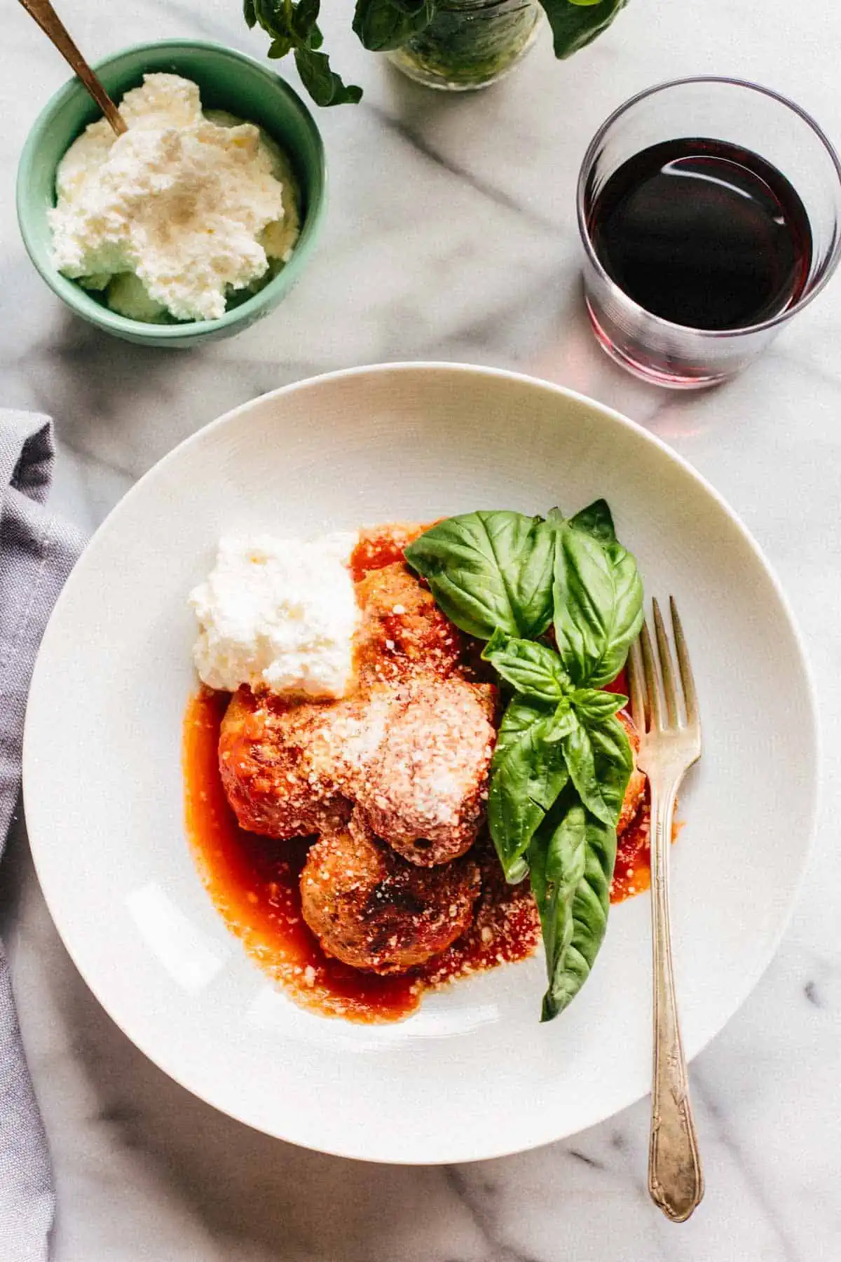 https://coleycooks.com/wp-content/uploads/2023/01/the-best-italian-meatballs-4-1.webp