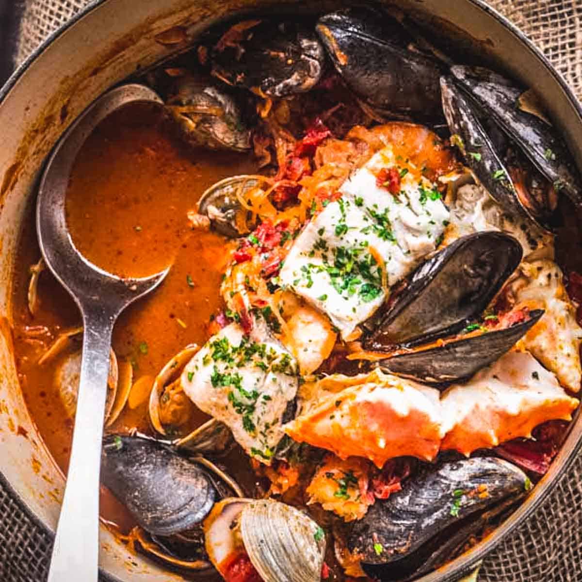 https://coleycooks.com/wp-content/uploads/2023/10/san-francisco-cioppino-seafood-stew-7.jpg