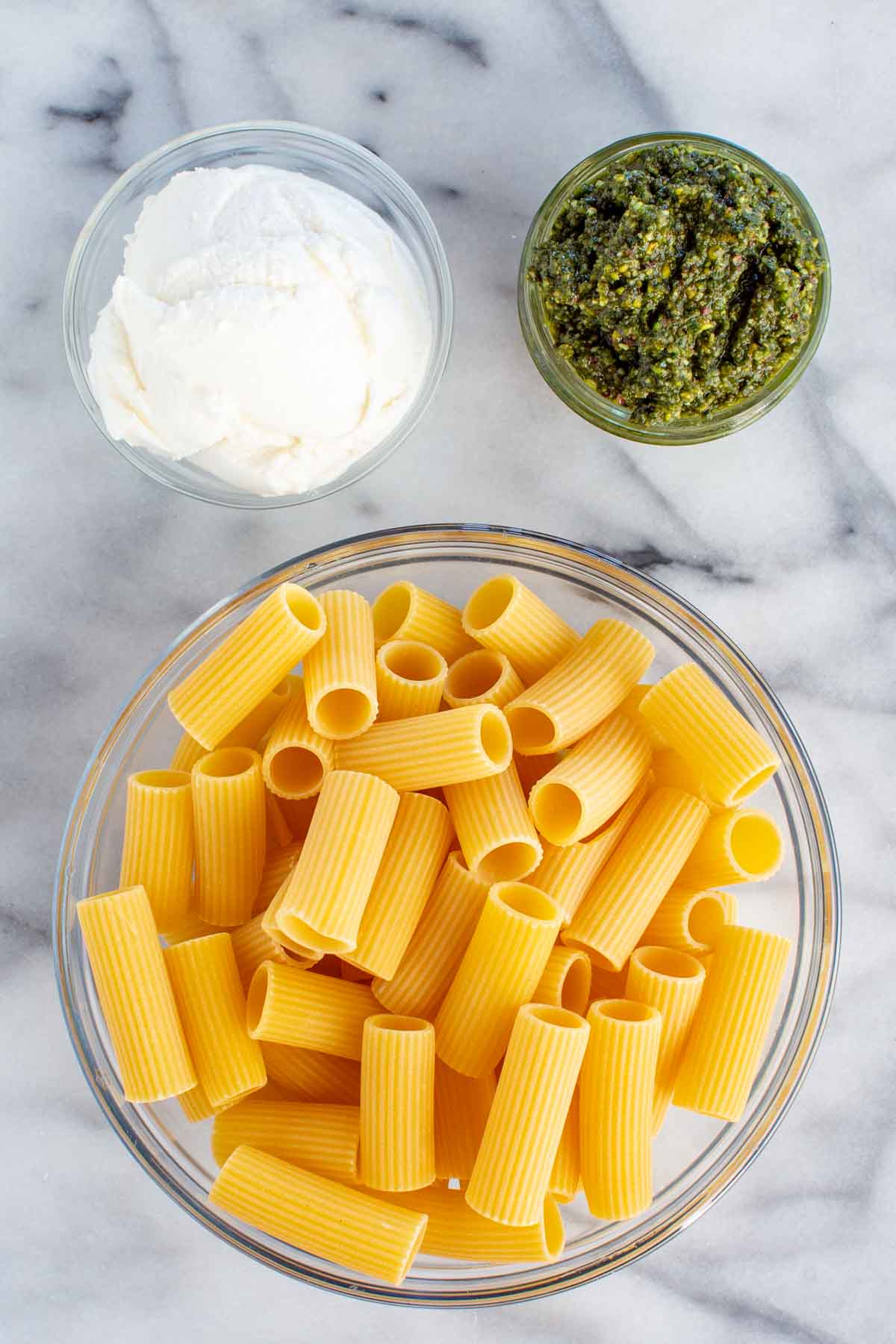 Ingredients for ricotta pesto pasta.